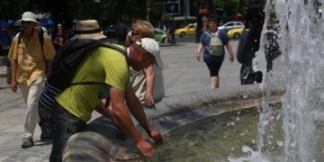 Καιρός: Σε κλοιό τριήμερου καύσωνα η χώρα – Πού θα «χτυπήσουν» 40αρια