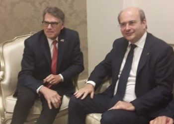 Συνάντηση Χατζηδάκη με τον Αμερικανό ομόλογό του στο Κάιρο