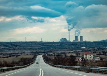 ΔΕΗ: Από στυλοβάτης.. σε παρίας