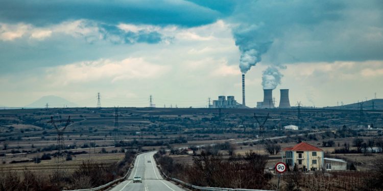 ΔΕΗ: Από στυλοβάτης.. σε παρίας