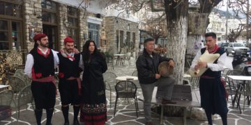 Τσικνοπέμπτη στο Φιλώτι της Ναξου με τους εκκωφαντικούς Κουδουνάτους!