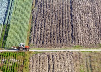 Δεν σταματούν τη λειτουργία καταστήματα πώλησης αγροεφοδίων