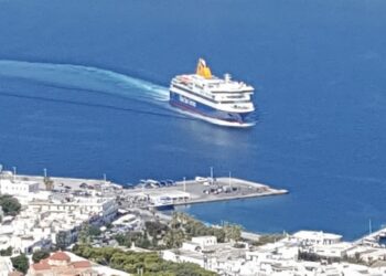 Επιτρέπεται η μετακίνηση στα νησιά εργαζομένων σε επιχειρήσεις που επαναλειτουργούν