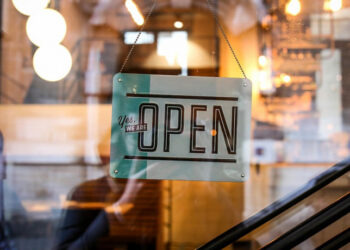 Γρ. Τάσιου: “Δευτέρα ανοίγουμε και δεν έχουμε πάρει ακόμη «αριθμό πρωτοκόλλου λειτουργίας»”