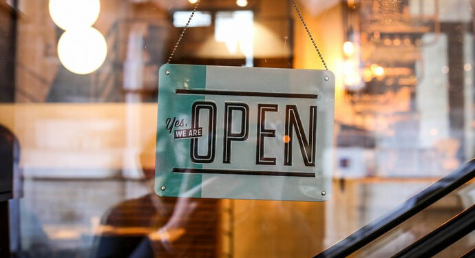 Γρ. Τάσιου: “Δευτέρα ανοίγουμε και δεν έχουμε πάρει ακόμη «αριθμό πρωτοκόλλου λειτουργίας»”