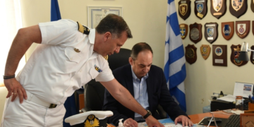 Στη Μυτιλήνη, κοντά στα στελέχη του Λιμενικού και της Ακτοφυλακής, ο Γιάννης Πλακιωτάκης