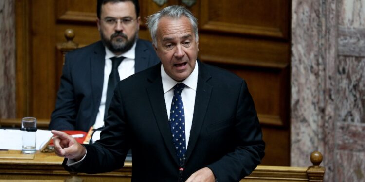 Παρατείνεται η άδεια παραμονής μετακλητών εργατών γης