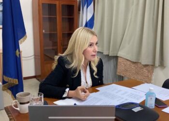 Φωτεινή Αραμπατζή: «Θα ενθάρρυνα νέες γυναίκες να ασχοληθούν με τα κοινά λέγοντάς τες: «Δώστε στο μέλλον το σχήμα των ονείρων σας»
