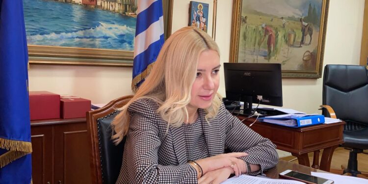 Φωτεινή Αραμπατζή: Το ΥΠΑΑΤ αναλαμβάνει κοινή δράση καθαρισμού της Ελληνικής θάλασσας με τον βραβευθέντα από τον ΟΗΕ «Πρωταθλητή της Γης» Λευτέρη Αραπάκη