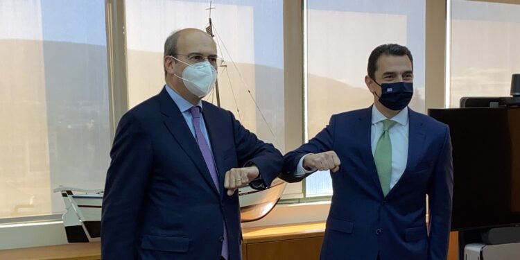 Δηλώσεις Κωστή Χατζηδάκη-Κώστα Σκρέκα κατά την τελετή παράδοσης-παραλαβής στο ΥΠΕΝ