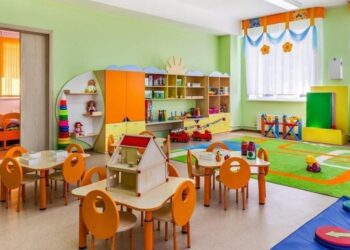 Κ. Ζαχαριάδης – Μ. Χατζηγιαννάκης: Πού θα αφήσουν τη Δευτέρα τα παιδάκια τους οι εργαζόμενοι γονείς;