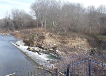 Τοποθετήθηκε σύστημα αρθρωτής  αντιπλημμυρικής προστασίας στο φράγμα του Αξιού