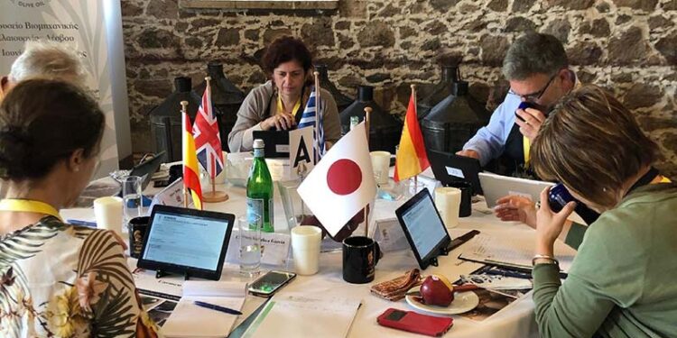 Τα μήλα απαραίτητο «εργαλείο» για τους γευσιγνώστες – δοκιμαστές του διαγωνισμού