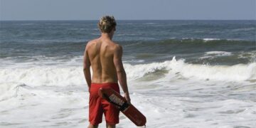 Γ. Πλακιωτάκης: Ενίσχυση της ασφάλειας στις παραλίες της χώρας