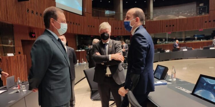 Την παράνομη, λαθραία και άναρχη αλιεία από τουρκικά αλιευτικά έθεσε ο Λιβανός στους ομόλογούς του