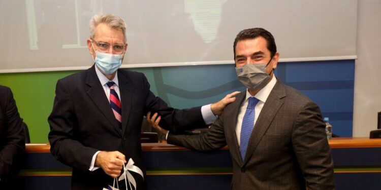 Συνεργασία Ελλάδας – ΗΠΑ για τη θωράκιση και αναγέννηση των πυρόπληκτων περιοχών