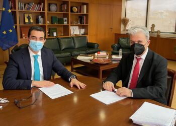 Θέματα συζήτησης το φυσικό αέριο και οι ΑΠΕ στη συνάντηση Αμανατίδη με Σκρέκα