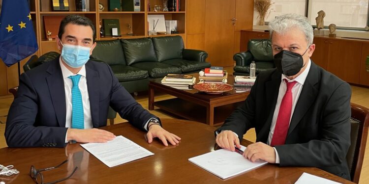 Θέματα συζήτησης το φυσικό αέριο και οι ΑΠΕ στη συνάντηση Αμανατίδη με Σκρέκα