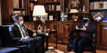 Ένα καλάθι με χριστουγεννιάτικα ξεχωριστά “καλούδια” από την ελληνική περιφέρεια, προσέφερε ο ΥπΑΑΤ στην Πρόεδρο της Δημοκρατίας