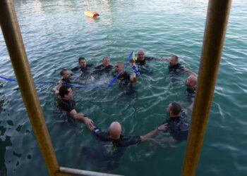 Στον Πειραιά για την τελετή αγιασμού των υδάτων ο ΥΝΑΝΠ κ. Γιάννης Πλακιωτάκης