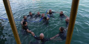 Στον Πειραιά για την τελετή αγιασμού των υδάτων ο ΥΝΑΝΠ κ. Γιάννης Πλακιωτάκης