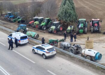Κάλεσμα μπλόκου αγροτών Φιλώτα: Συνεχίζουμε τις δράσεις μας, κλιμακώνουμε τον αγώνα μας, όλοι το Σάββατο στην Agrotica στις 12:00.
