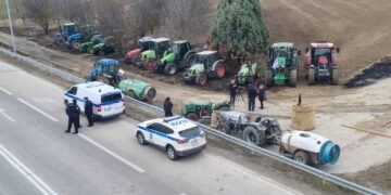 Κάλεσμα μπλόκου αγροτών Φιλώτα: Συνεχίζουμε τις δράσεις μας, κλιμακώνουμε τον αγώνα μας, όλοι το Σάββατο στην Agrotica στις 12:00.