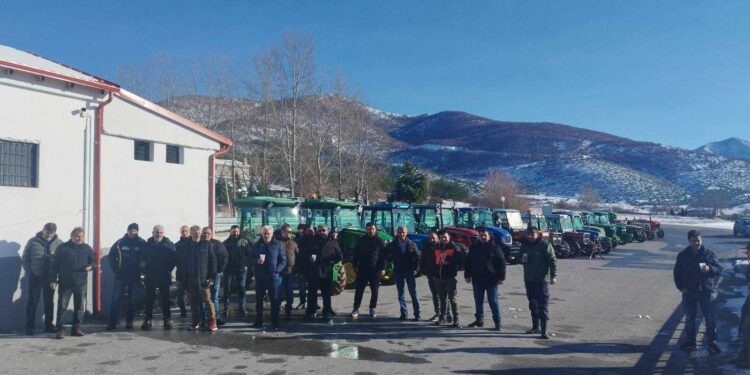 Αγροτοκτηνοτροφικός Συλ. Ανατ. Εορδαίας και Ν. Λεκάνης Βεγορίτιδας: Έβγαλαν τα τρακτέρ στο Μεσόβουνο Εορδαίας
