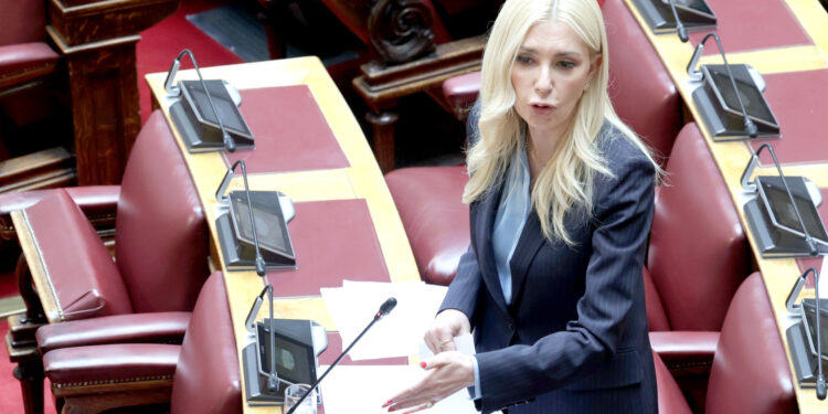 Φ. Αραμπατζή: Ερώτηση προς Αυγενάκη για χρονοδιάγραμμα πληρωμών