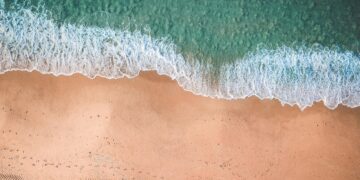 Διαφάνεια στις παραχωρήσεις αιγιαλών με ελάχιστο τίμημα και ηλεκτρονικές δημοπρασίες